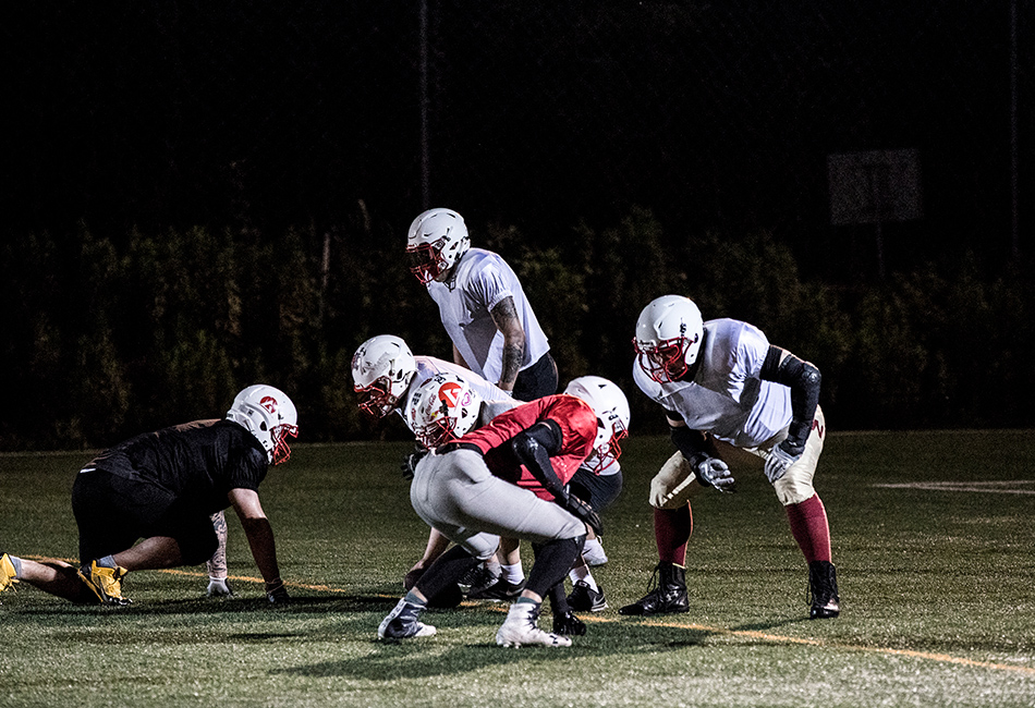 Introduction à l'équipement de football américain : casque, épaulière et coudière